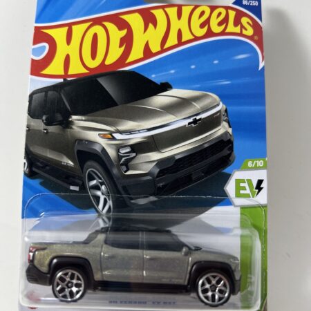 Silverado EV RST (Metallic Gray)