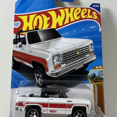 Chevrolet Blazer Custom (White)