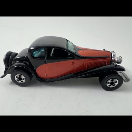 Hot Wheels Bugatti Type 57 captures the elegance and performance of a legendary European classic with refined styling and vintage racing character.