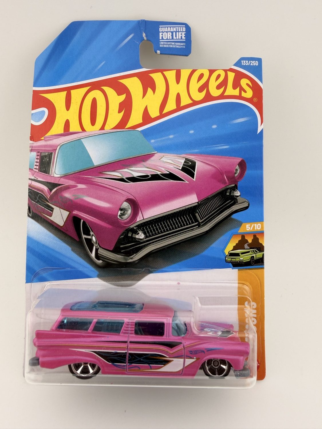 Hot Wheels 8 Crate Pink HW Wagons 133/250 Diecast Car